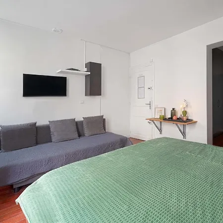 Modern Near The Eiffel Tower * Parigi